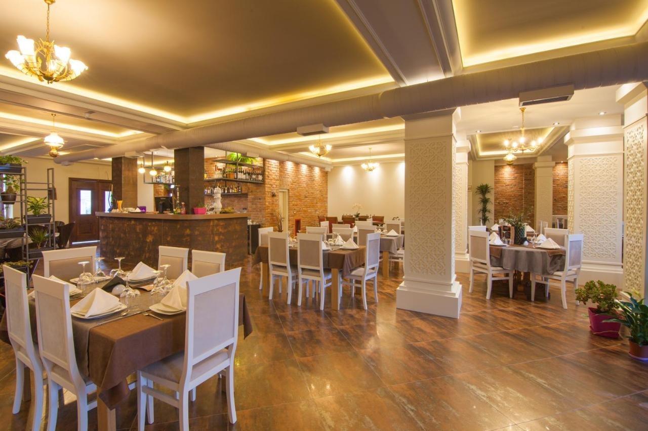 Casta Diva Hotel Korce Exterior photo