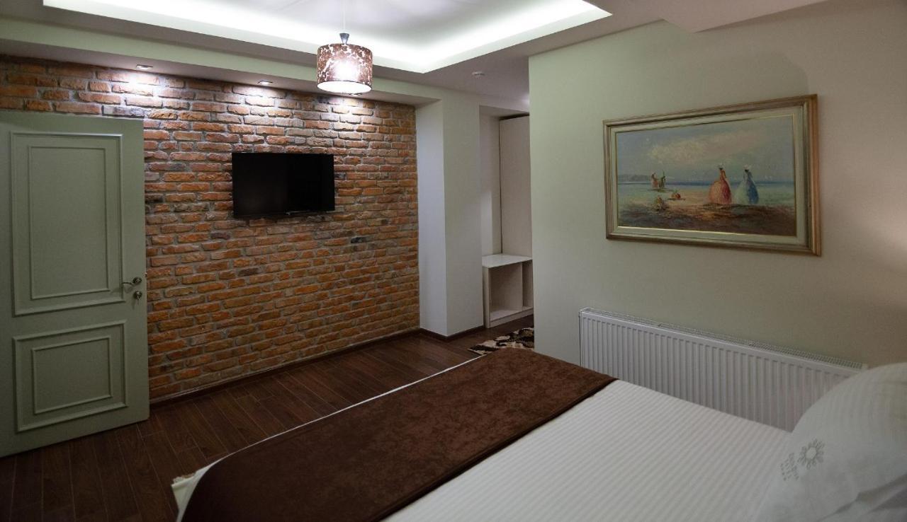 Casta Diva Hotel Korce Exterior photo