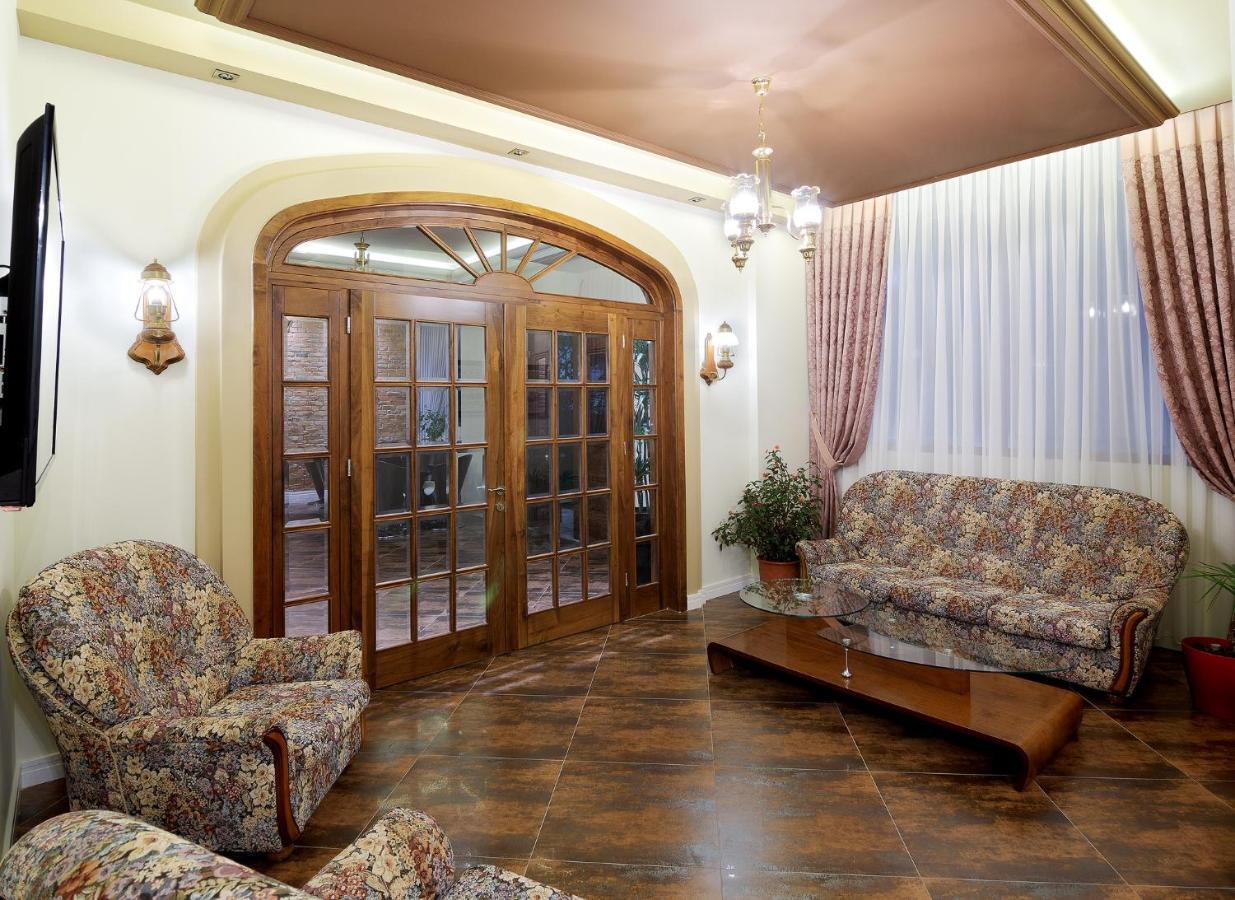 Casta Diva Hotel Korce Exterior photo