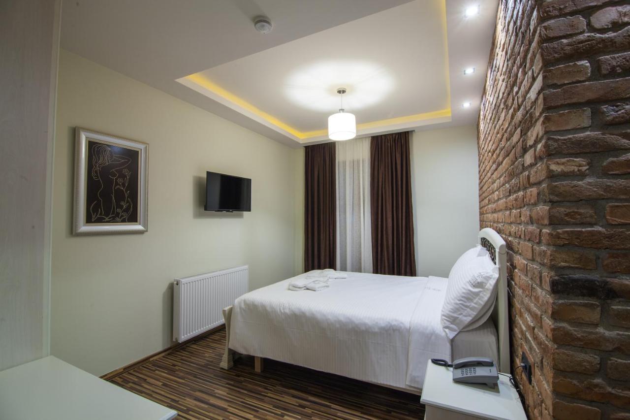 Casta Diva Hotel Korce Exterior photo